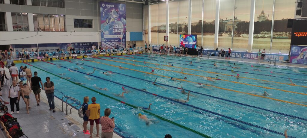 В Санкт Петербурге проходят Всероссийские соревнования по плаванию «Веселый дельфин»